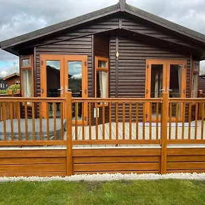 Mandarin With Hot Tub Holiday home