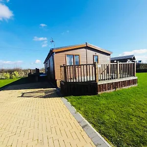 Hedgerow With Hot Tub Holiday home